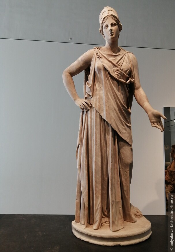 Афина. Римская копия с греческого оригинала. 100 г до н.э