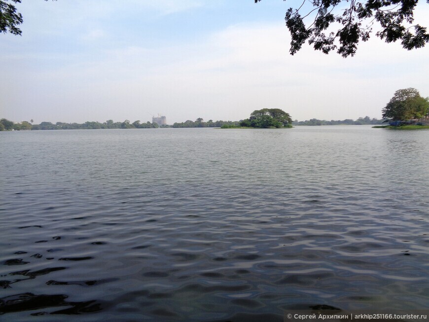 Самое большое озеро Янгона в Мьянме (Бирме) — озеро Инья и его набережная