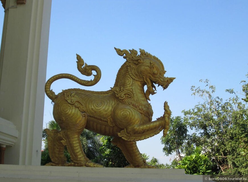 Интересный монастырь недалеко от Меконга