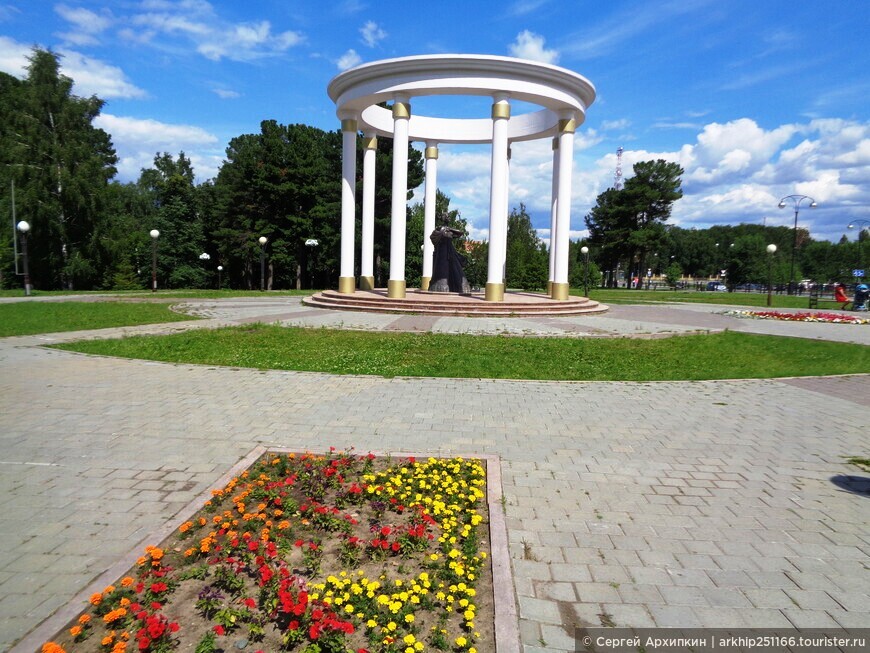Памятник женам декабристов в Тобольске