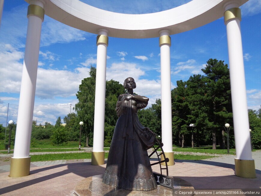 Памятник женам декабристов в Тобольске
