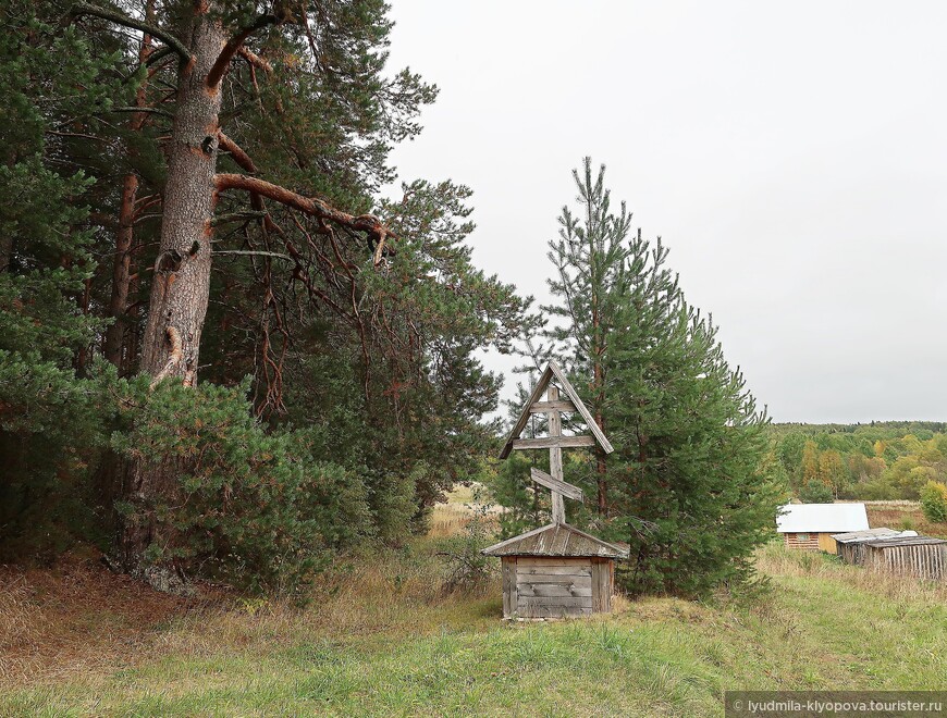 Расстанный крест в деревне Зехнова