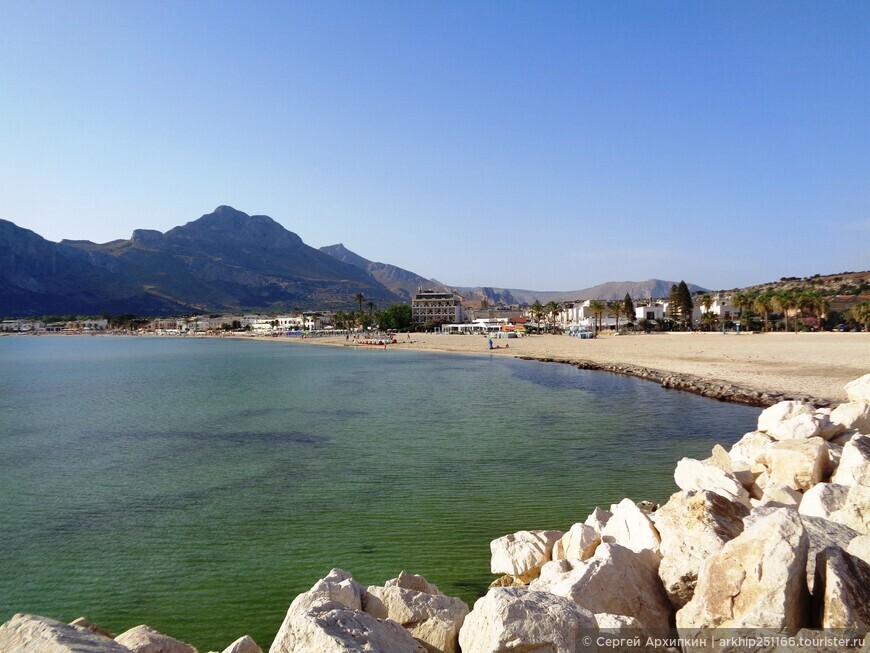 Песочный пляж Сан Вито Ло Капо в одноименном городке — лучший пляж на  Сицилии, да и во всей Италии