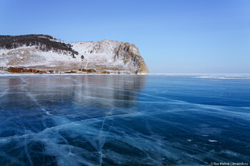 Самолёт самовольно сел на льду Байкала в нацпарке 