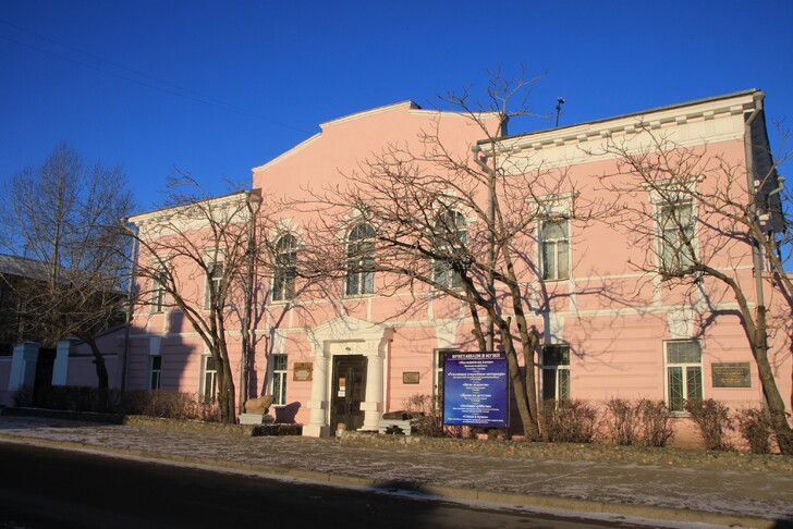 Здание Краеведческого музея на ул. Ползунова