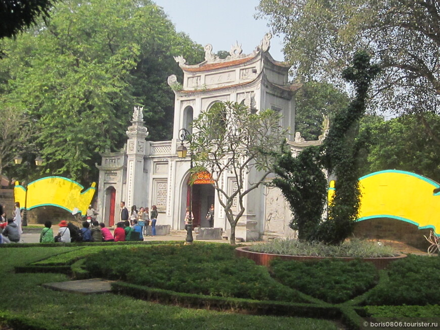 Посещение первого вьетнамского университета
