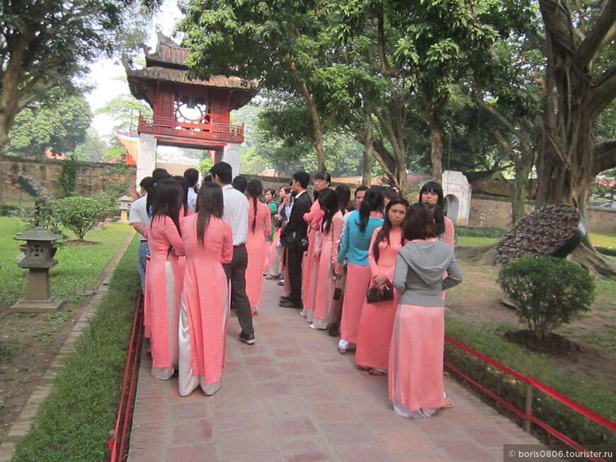 Посещение первого вьетнамского университета