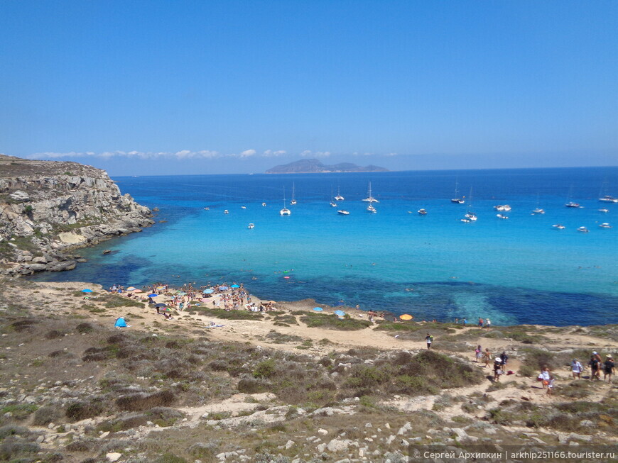 Один из самых красивых пляжей Италии — пляж Кала Росса на острове Фавиньяна — вблизи Сицилии
