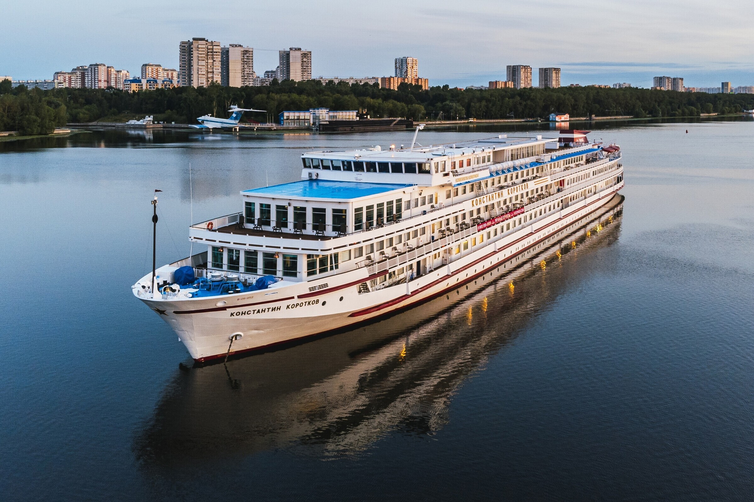 Прогулочный теплоход ВОДОХОДЪ