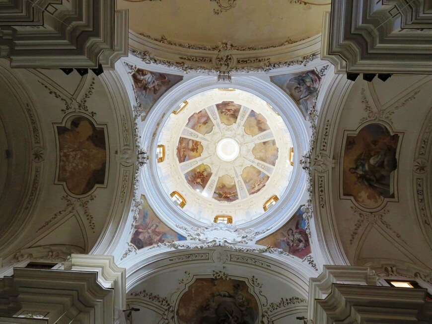 Красивая барочная церковь Пургаторио в центре древней Марсалы на Западе Сицилии