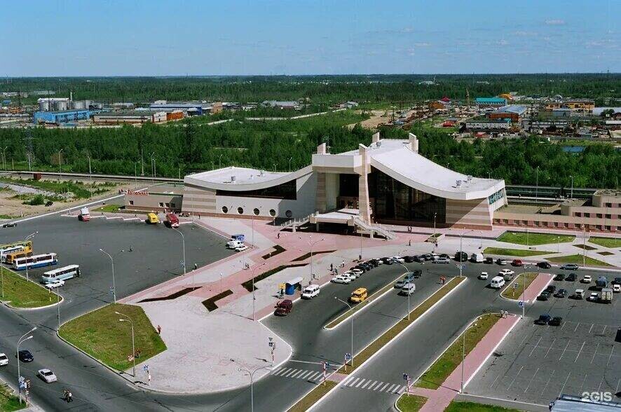 Реклама на вокзале в Нижневартовске