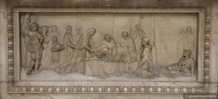 Барельеф Джованни Будара на алтаре в основании арки (№4): Похороны Св. Доминика. 1768.