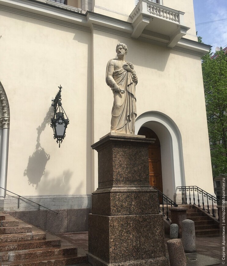 Лютеранская церковь Святых Петра и Павла на Невском проспекте в Санкт-Петербурге
