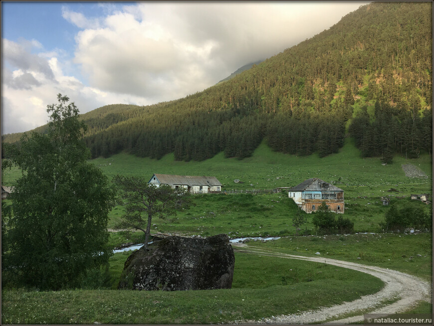 Долина Аксаут, хрустальный водопад и история горного аула