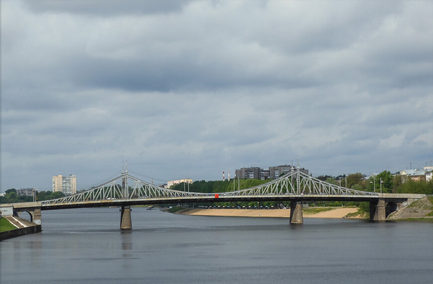 Вид с набережной Михаила Ярославича: Староволжский мост, Городской пляж