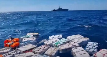 В море у берегов Сицилии нашли две тонны кокаина  (ВИДЕО)