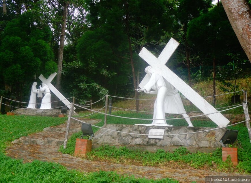 Собор со скульптурами Страстей Христовых поблизости