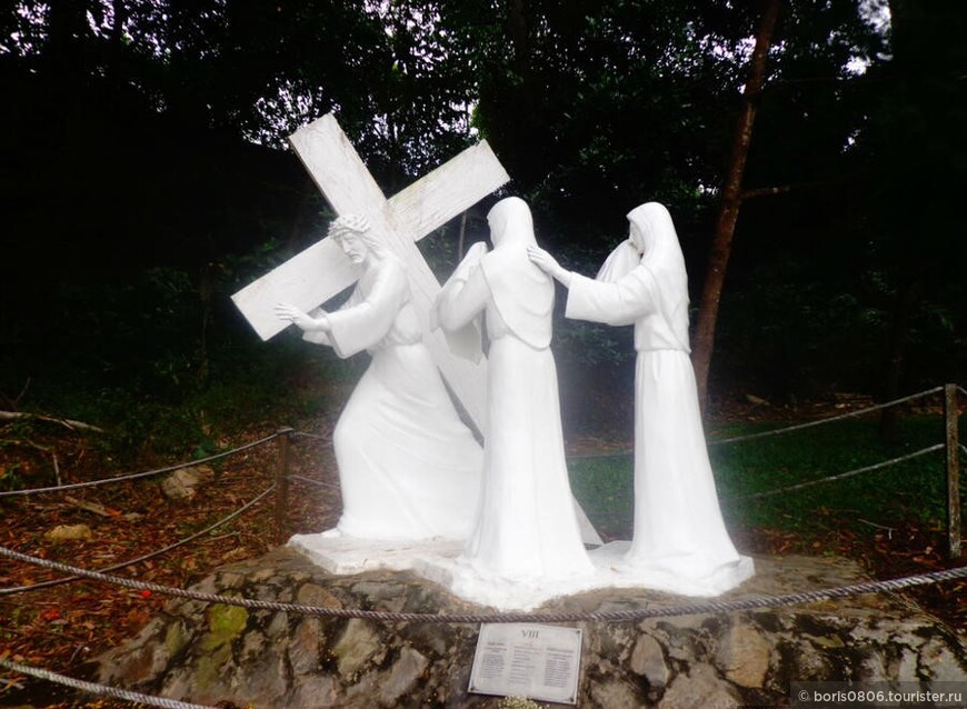 Собор со скульптурами Страстей Христовых поблизости