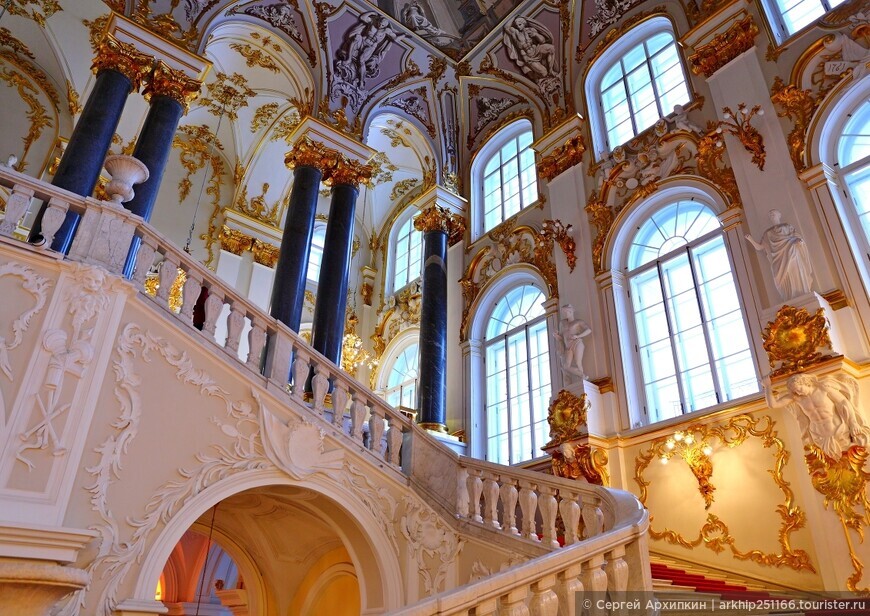 Эрмитаж в Зимнем дворце Санкт-Петербурга — гордость и главный музей России 