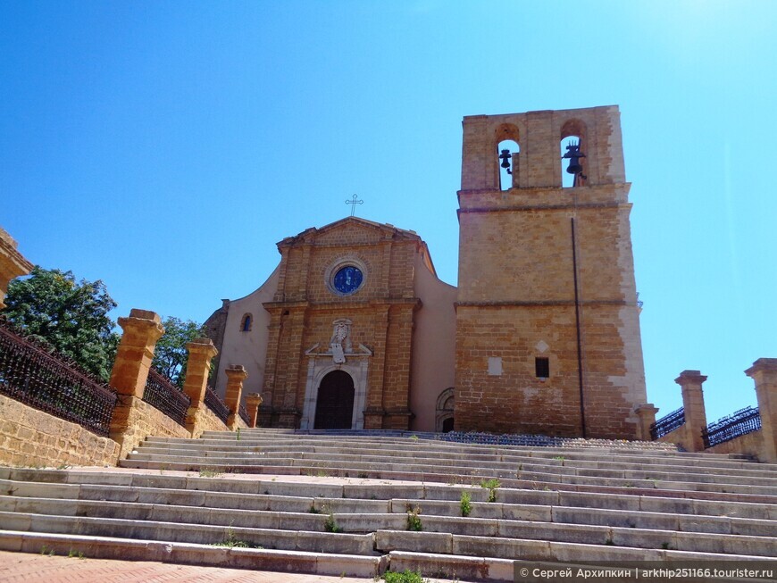 Кафедральный собор святого Герланда (11 века) в Агридженто на юге Сицилии