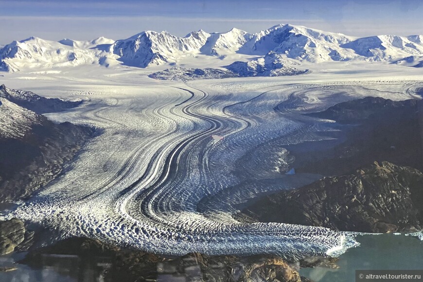  Ледник Вьедма рядом с Эль-Чальтеном. Это самый большой ледник северной части парка Лос-Гласьярес и при этом практически недоступный. Снимок из музея «Гласиариум».