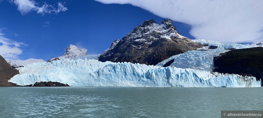 Фронтальный вид ледника во всю ширину.