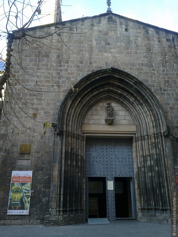 Церковь Святой Анны в Барселоне