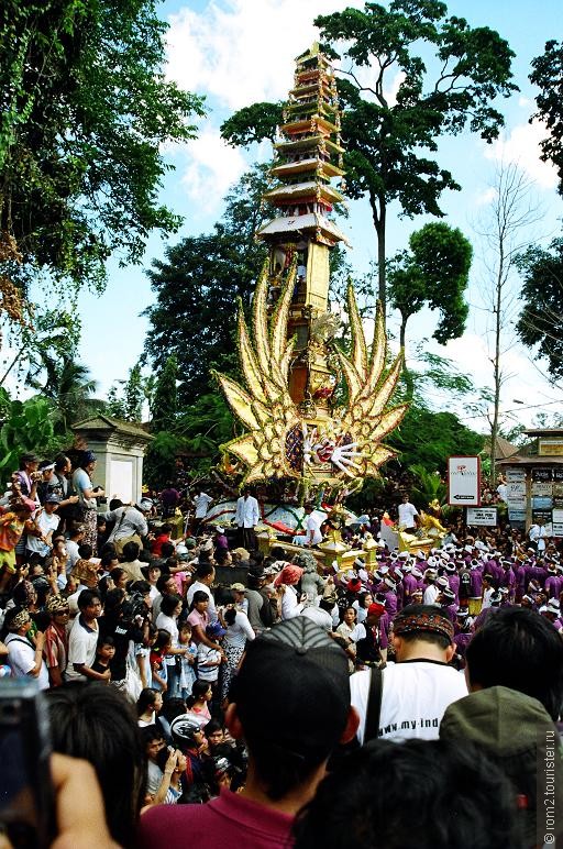 Индонезия. Кремация сына короля Бали и немного Явы и Сингапура.