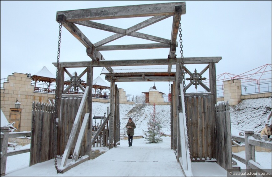 Ворота Золочевского замка