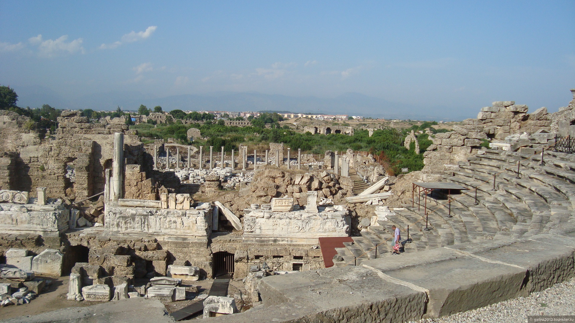 Сиде в начале мая. Сиде экскурсии амфитеатр. Античный город Сиде - Манавгат. Амфитеатр Сиде Турция. Греческий амфитеатр в Турции Сиде.