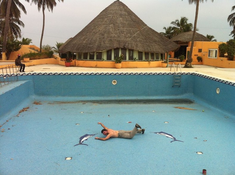 Как мы в Гамбии отель Каддафи покупали