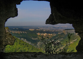 Крым. Пещерный город Мангуп-кале