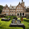 старинный голландский замок Краудберх, отель-ресторан, летняя терасса
