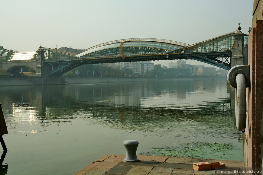 утренний вид на мост Богдана Хмельницкого