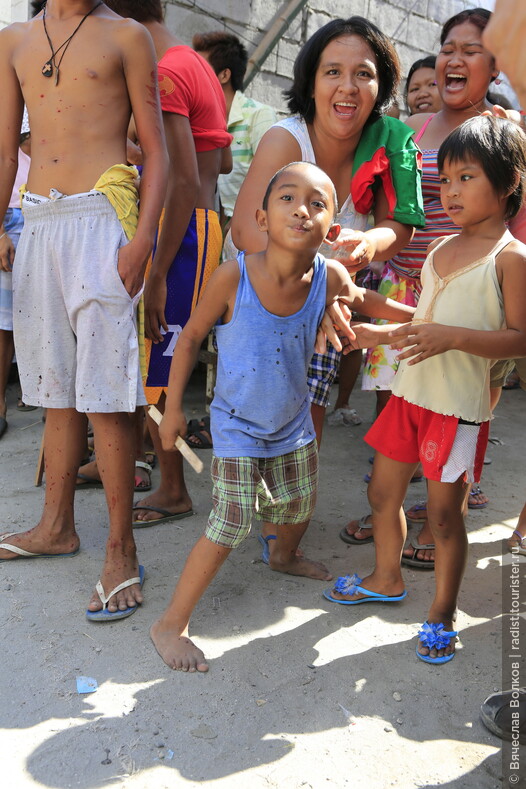 Празднование Страстной пятницы на Филиппинах. Не для слабонервных!!! (18+)