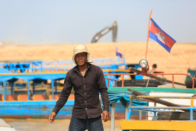 Противоречивая Камбоджа. Проект Семьи мира