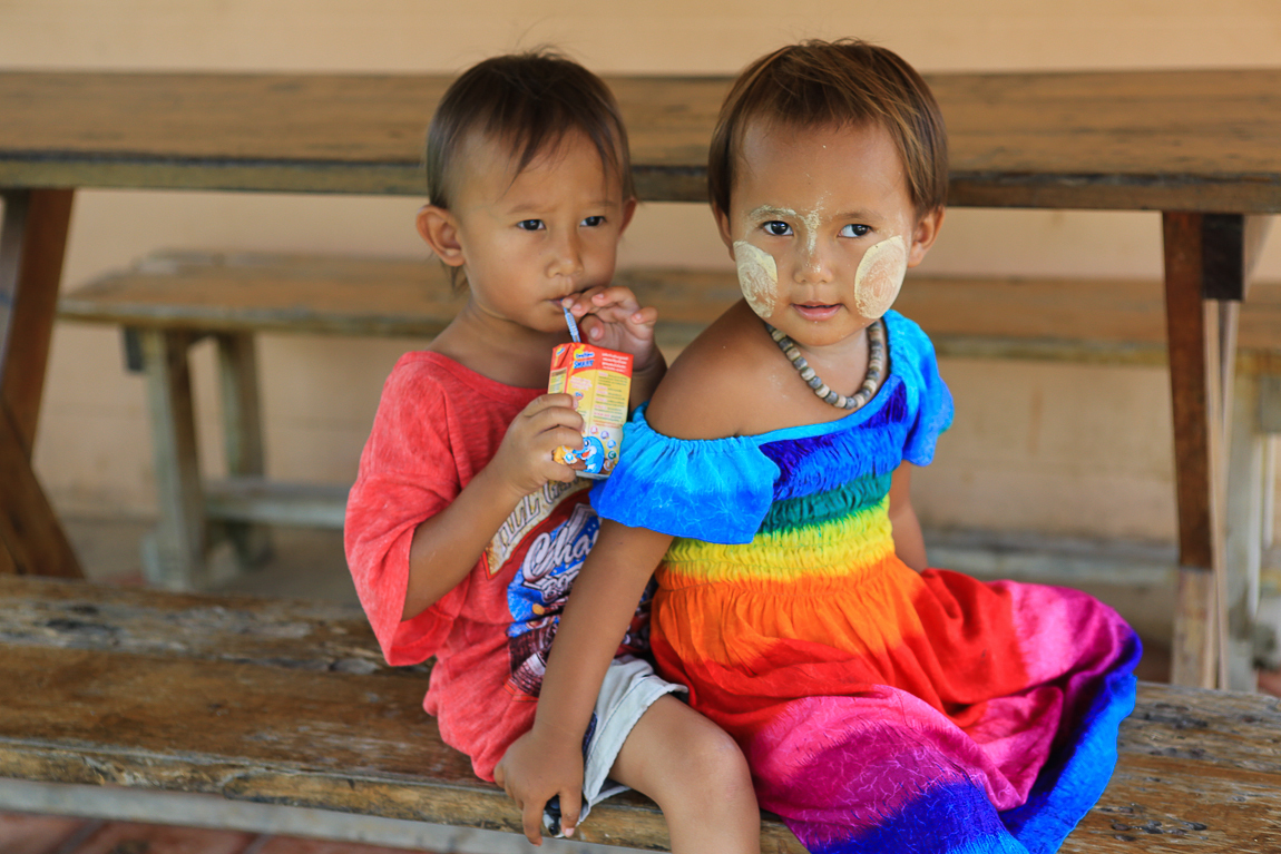 Раса тайцев. Тайланд дети. Воспитание детей в Тайланде. Тайские малыши. Дети из Тайланда.
