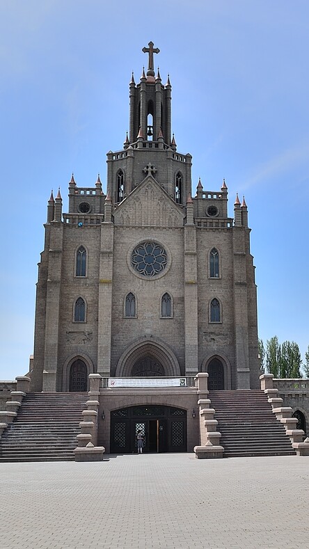 Католический костел в Ташкенте