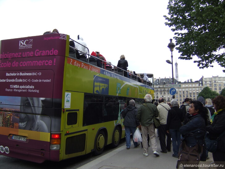 По Парижу на экскурсионном автобусе