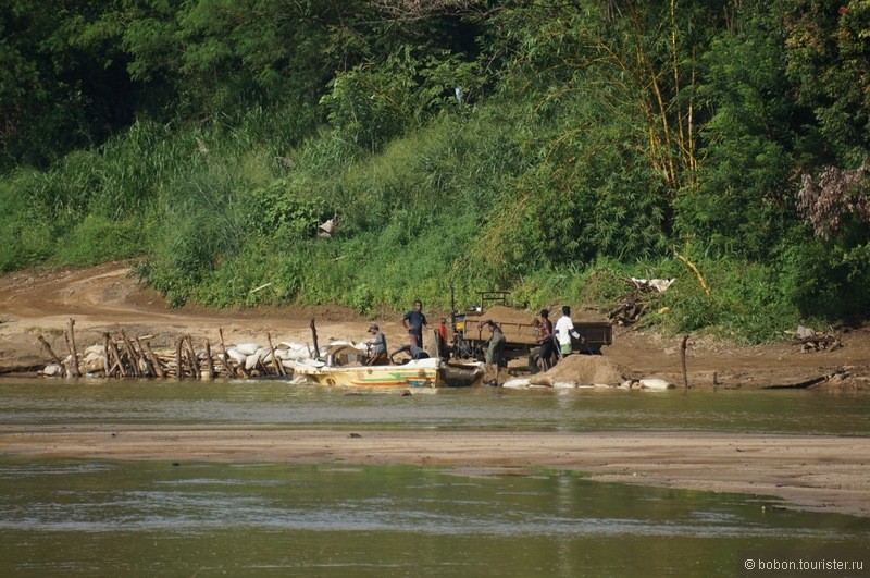 Путешествие по реке, где купаются слоны