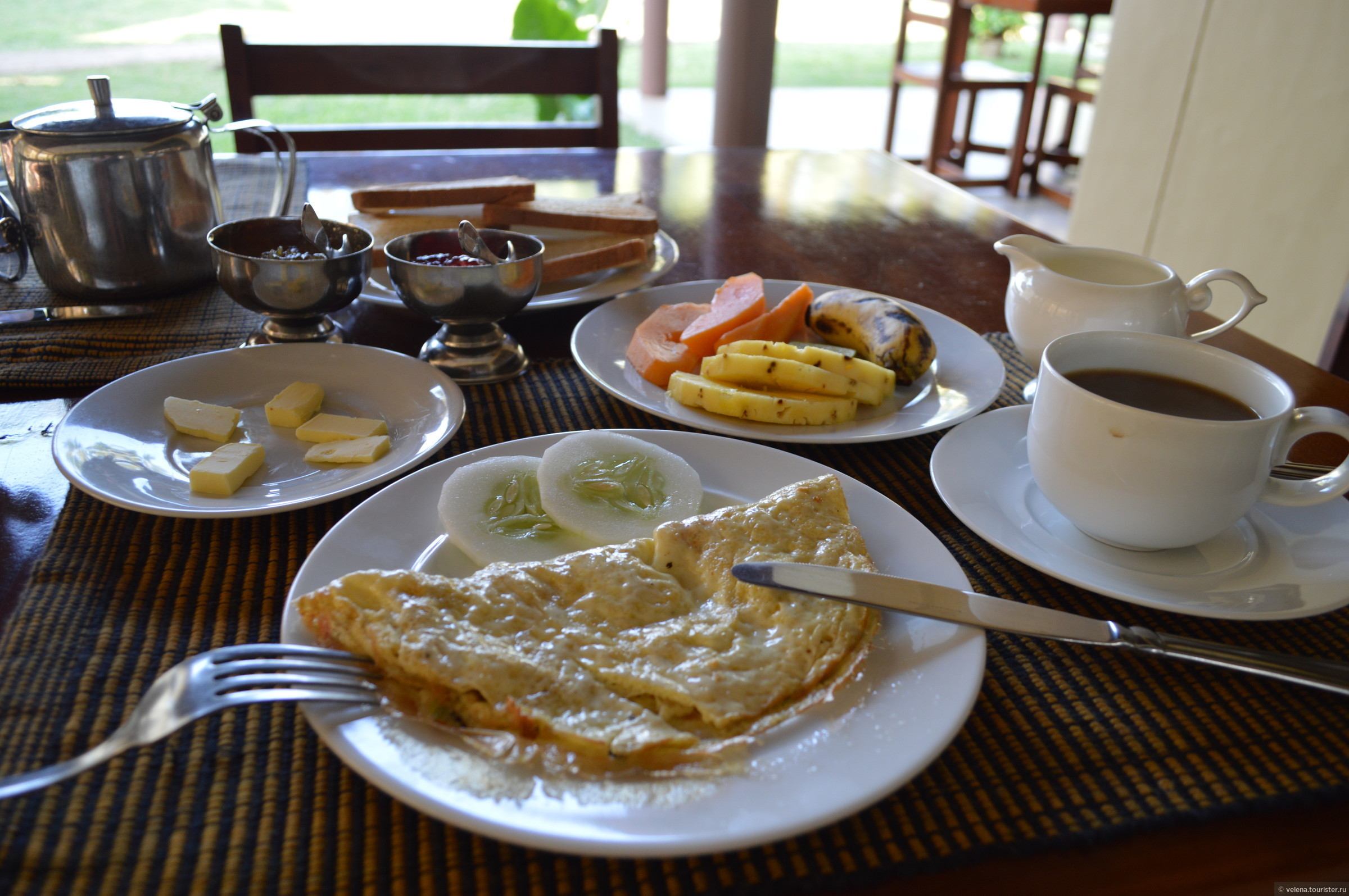 Аптека шри ланка. Завтрак в отеле. Завтрак на Шри Ланке. Шри ланкийский завтрак. Завтрак в отелях Шри Ланки.