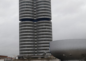 Музей BMW ( только для любителей автомобилей)