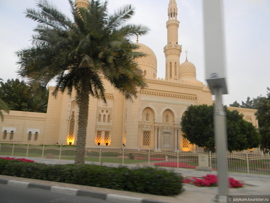 Одна из мечетей Дубая.