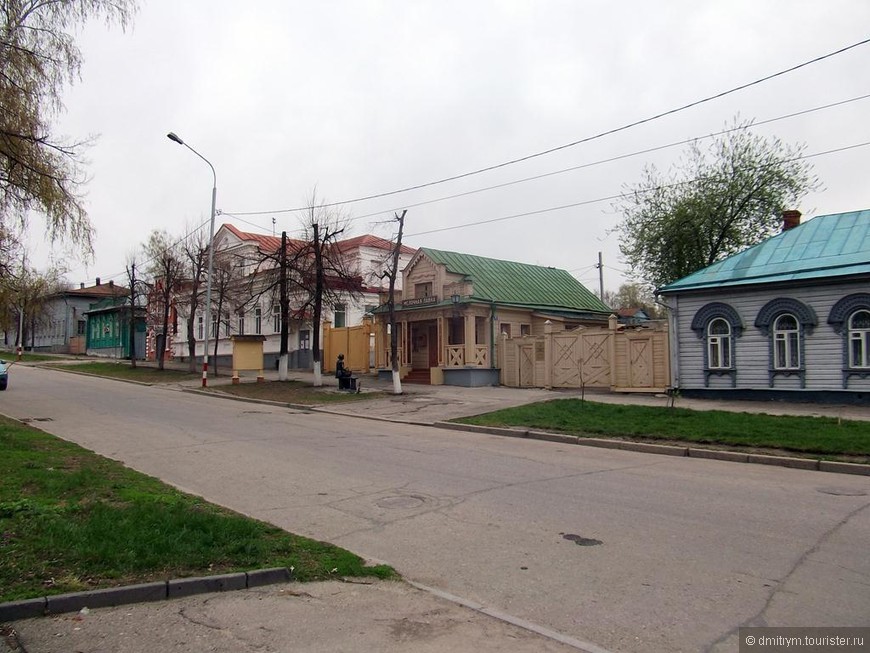 Деревянные домишки на улице Ленина