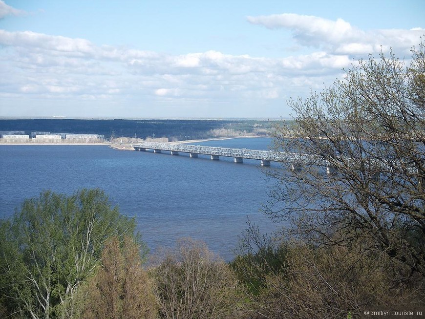 Мост через Волгу (построен еще в начале XX века)