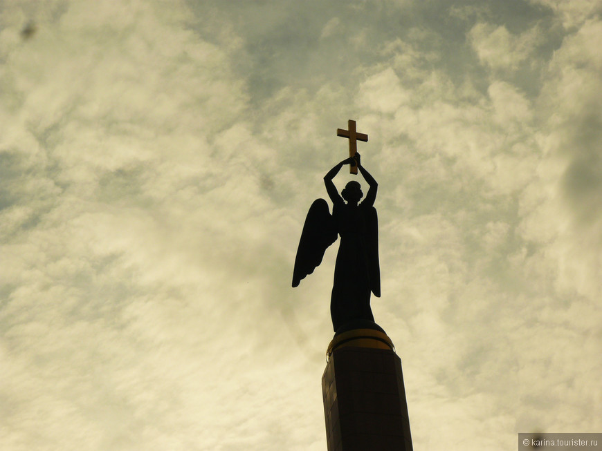 Монумент Ангел-Хранитель Града Креста