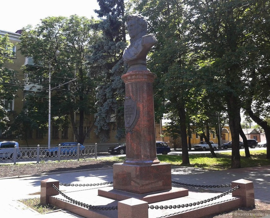 Памятник генералу А. П. Ермолову на одноименном бульваре.