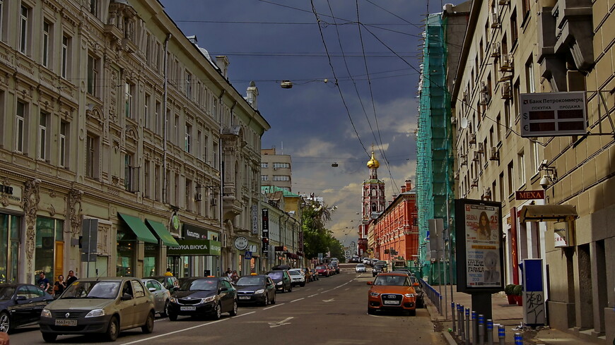 ул. Петровка. вид на Высоко-Петровский монастырь