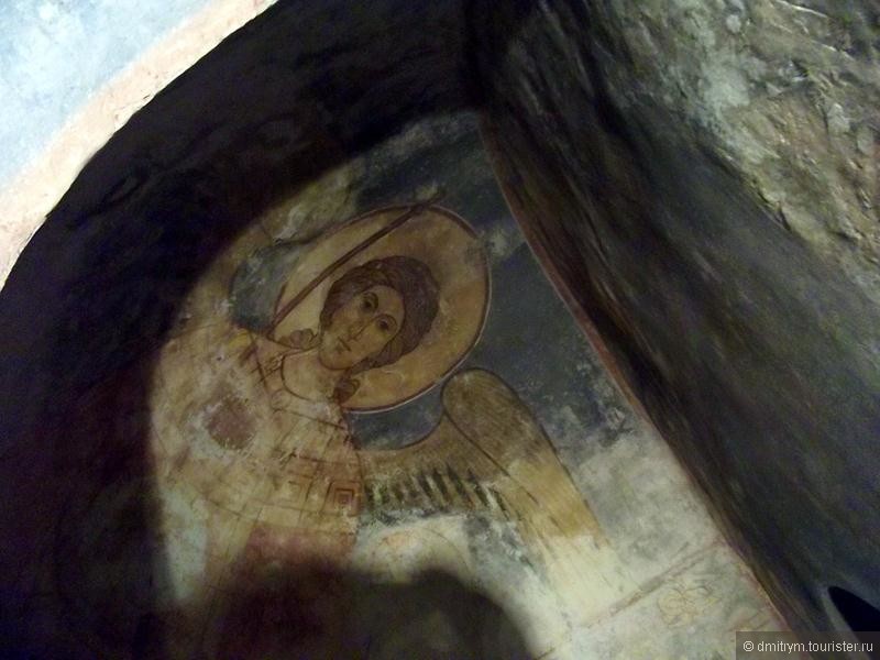 Лицо из прошлого тысячелетия (фреска из Мирожского монастыря)