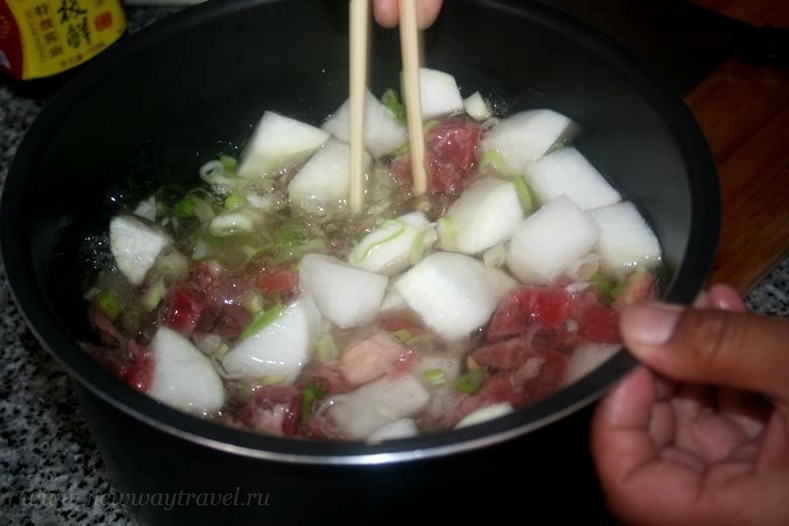 Тибетская кухня: суп из мяса яка с редькой лобо